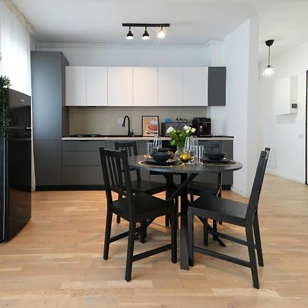 Maria - Modern Apartment With Parking And Workspace บูคาเรสต์ ภายนอก รูปภาพ