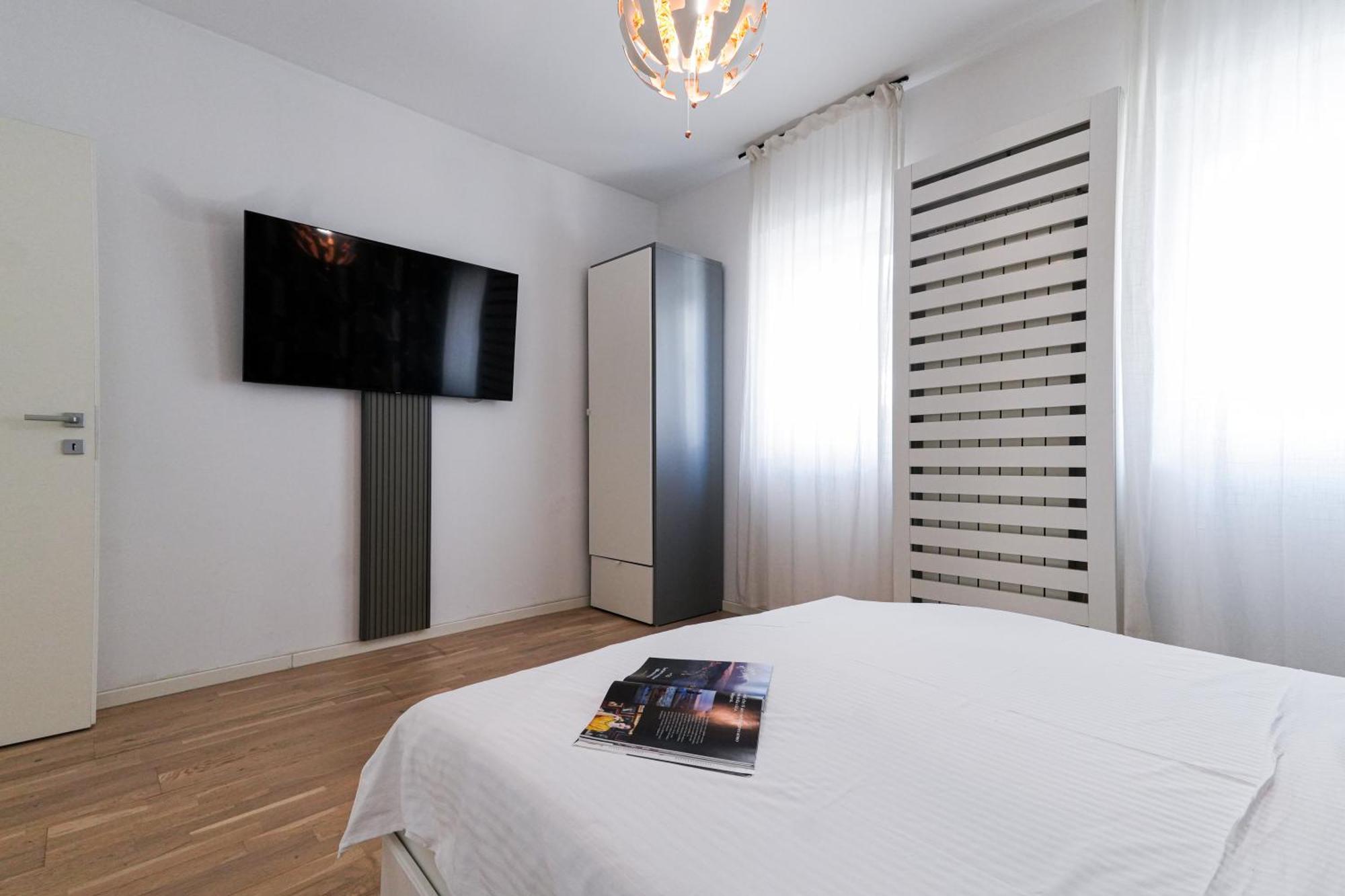 Maria - Modern Apartment With Parking And Workspace บูคาเรสต์ ภายนอก รูปภาพ